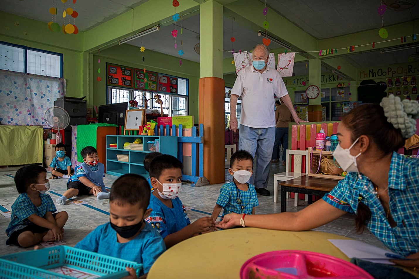 Father Joe Maier visits a kindergarten class at the community centre he founded in Klong Toey. (Lauren DeCicca/The New York Times)